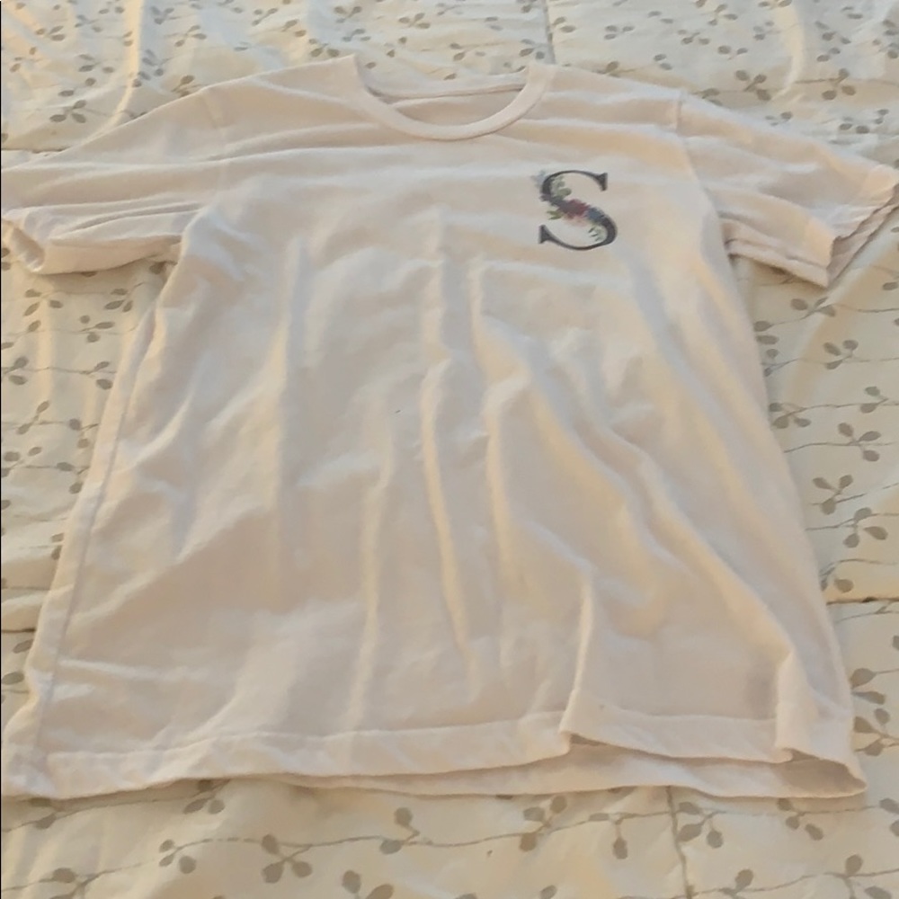 “S” initial tee
